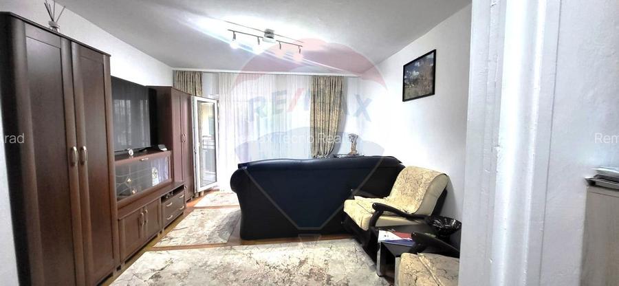 Vanzare ap 3 cam etaj 1 decomandat Miorita sau schimb cu 2 cam si dif - 3