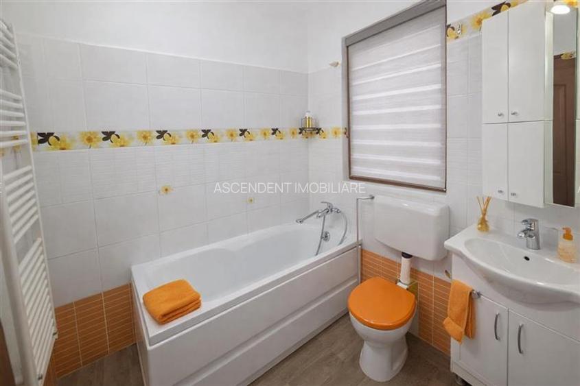 Rezidenta 4 camere,in farmec istoric, vedere Tampa,cu beci si pod,Centrul Istori - 8