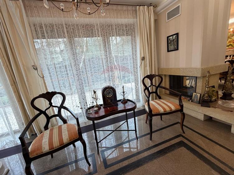 De vanzare Casă / Vilă cu 9 camere la lac cu piscina - 10