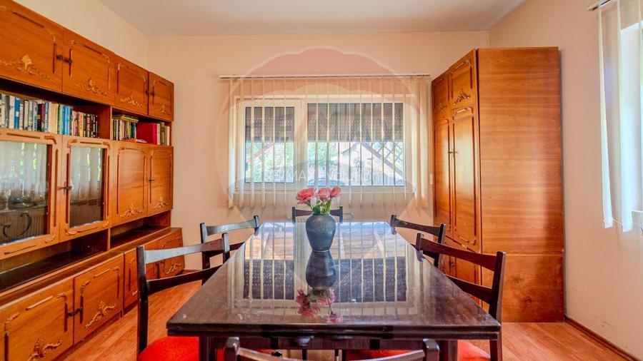 Vila rezidential/  gradina de vis/sera/ panouri/ Sanpetru! - 11