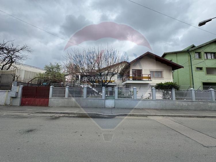 Casă / Vilă cu 8 camere de vânzare în zona Industriilor/Republica - 8