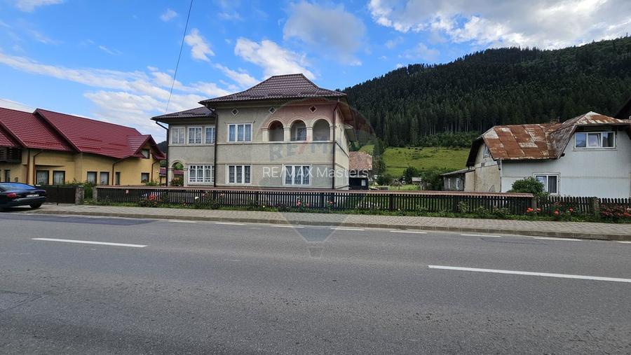 Casa 225 mp, teren intravilan 4822 mp C. Moldovenesc, Suceava - 4