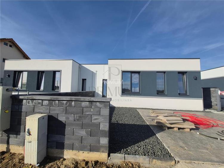 Duplex separat prin camera tehnica - suprafete generoase - zona linistita - 2