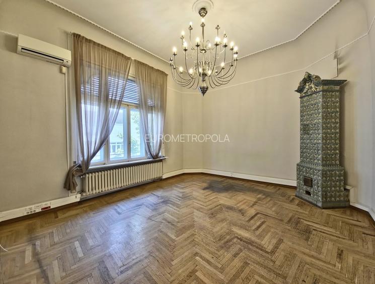 Vila cu arhitectura spectaculoasa Dacia - 9