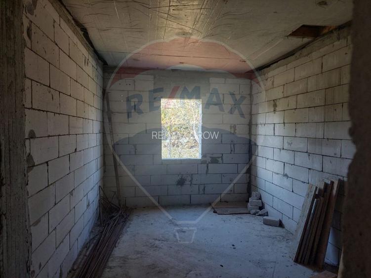 Casa la rosu de vanzare in Caiuti, Bacau - 10