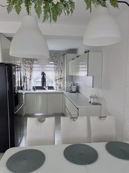 Casa mobilata cu 4 camere 2 bai 2 parcari si curte in Selimbar - 4