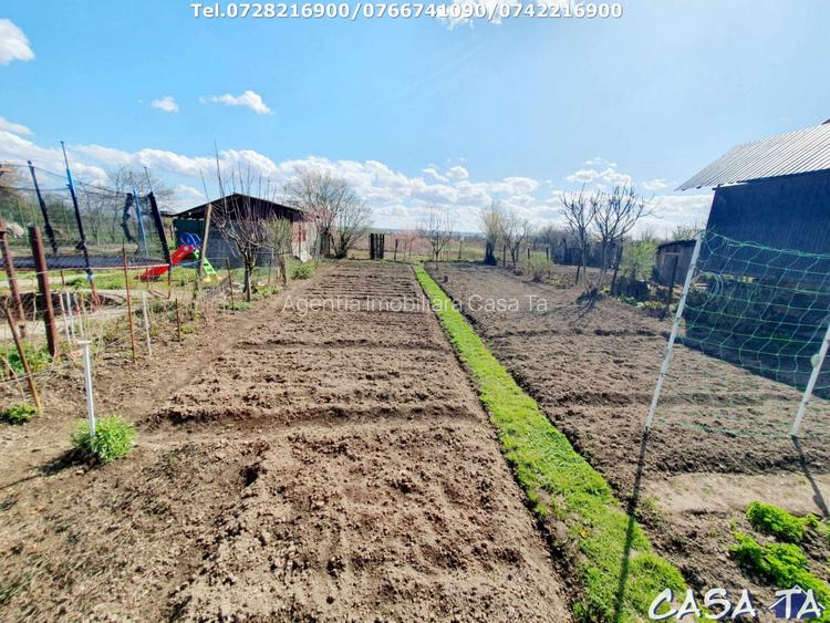 Casa+Teren aferent si Anexe, Str. Petresti - 14