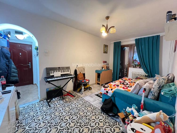 Apartament o camera, etaj 1, zona Tatarasi, Dispecer-Posta Cod:161813 - 2