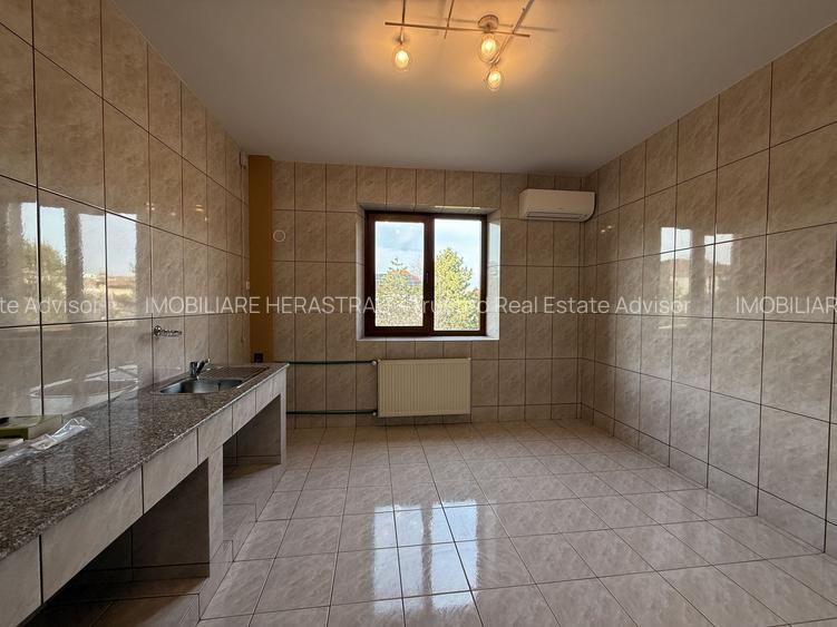 Vila spațioasă în Sisesti | 600 mp | 9 locuri de parcare | Teren 1500 mp - 25