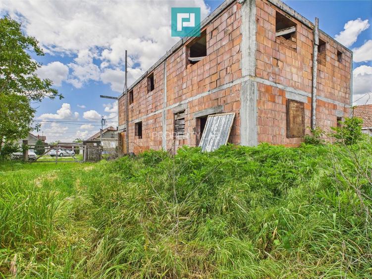 Casă mare, la rosu cu teren generos în Șimand - 4