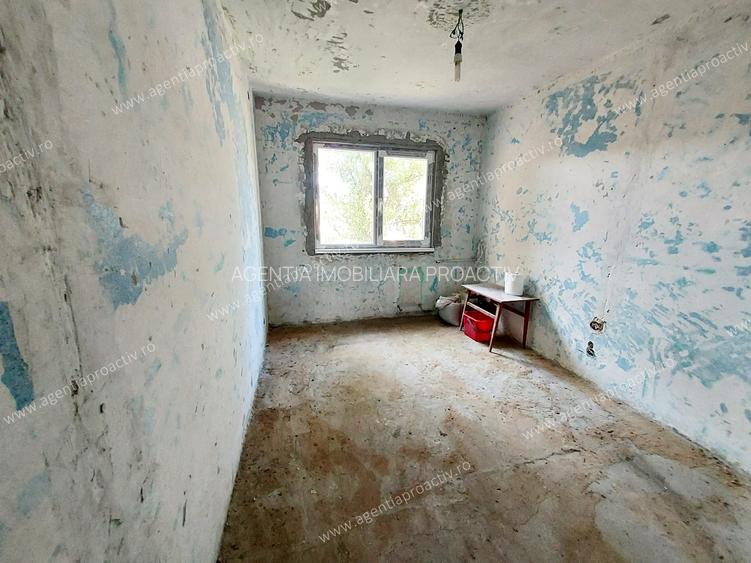 Apartament 3 camere, etaj 1, la doi pași de strada principală, în Micro 40 - 3