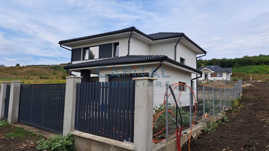 Casa superba cu garaj, aproape de padure - 3