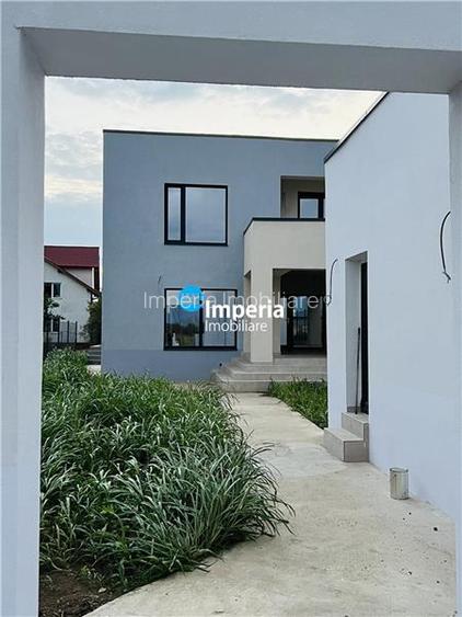 Persoana fizica de vanzare doua VILE DE LUX cu vedere la lac CORBEANCA - 2