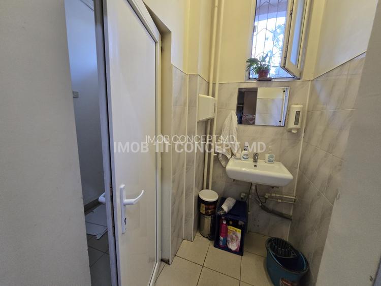 VANZARE SPATIU COMERCIAL -Parter, in zona 9 Mai - 17