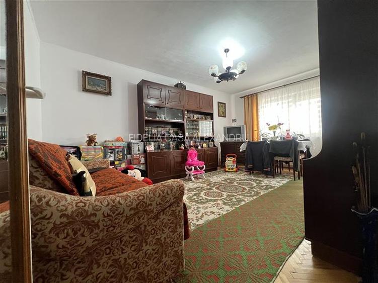 Apartament cu 3 camere decomandat, situat în zona Nicolina 2 – prima parte - 7