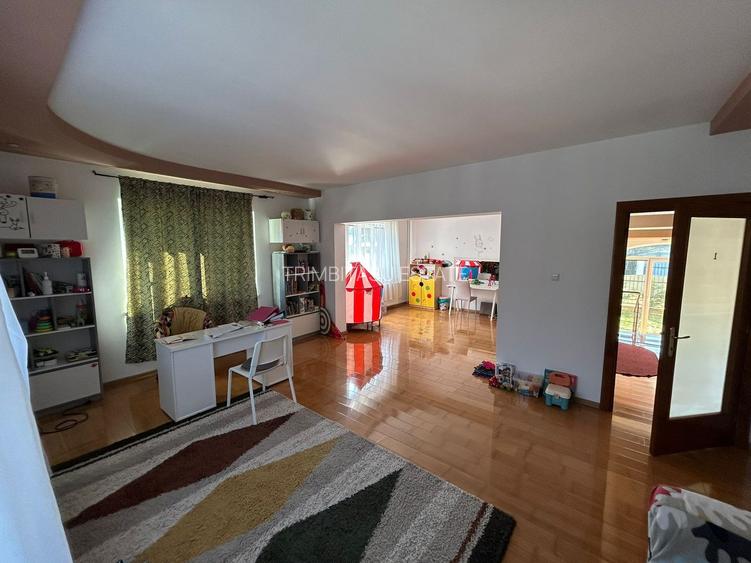 Casa individuala de inchiriat | 300 mp utili - 1000 teren - 6