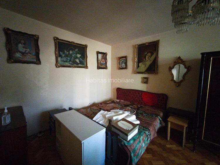 Apartament 2 camere, decomandat, parter cu balcon, GARAJ,  zona Mercur - 15