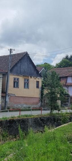 Teren 970 mp cu casa saseasca , sura, curte, gradina - 3
