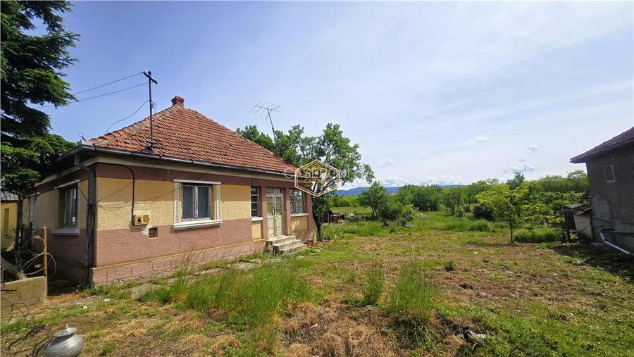 Casa cu teren intravilan de 2.211 mp | Centru, comuna Apa - 9
