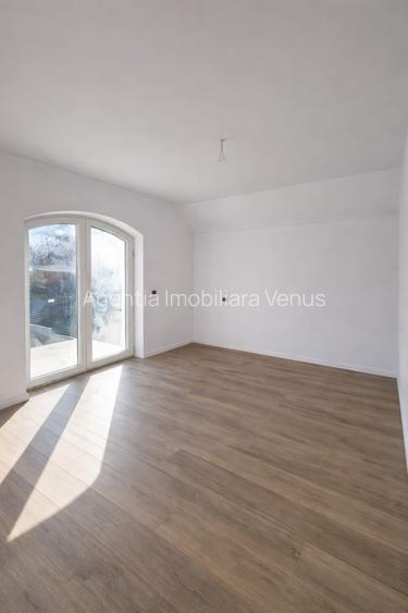 Casa noua cu etaj in oras - 4