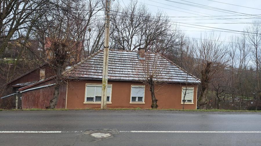 Casa de vanzare cu gradina si curte - 12