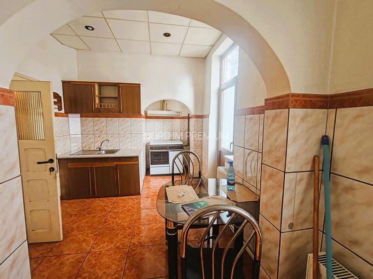 Un superb apartament 3 camere zona centrala - 11