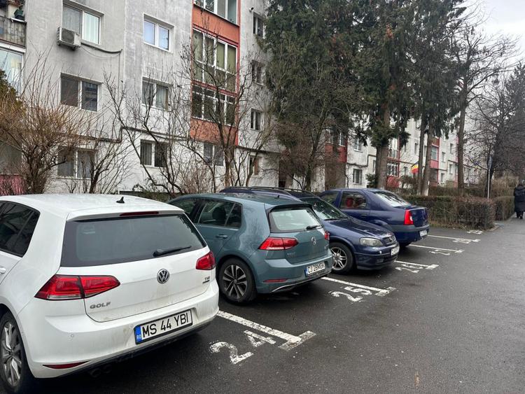OPORTUNITATE !!! 3 CAMERE MANASTUR STR MEHEDINTI CU LOC DE PARCARE , 60 MP