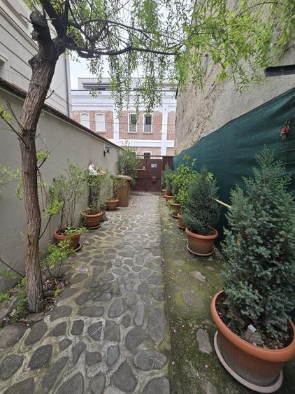 Studio in vilă in zona Libertatii-Piata Regina Maria-Gramont, curte comuna!