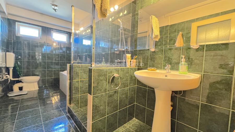 Casa Individuala - 10 Camere - Teren 990 MP - 288 MP utili - Gradina & Anexe - 22