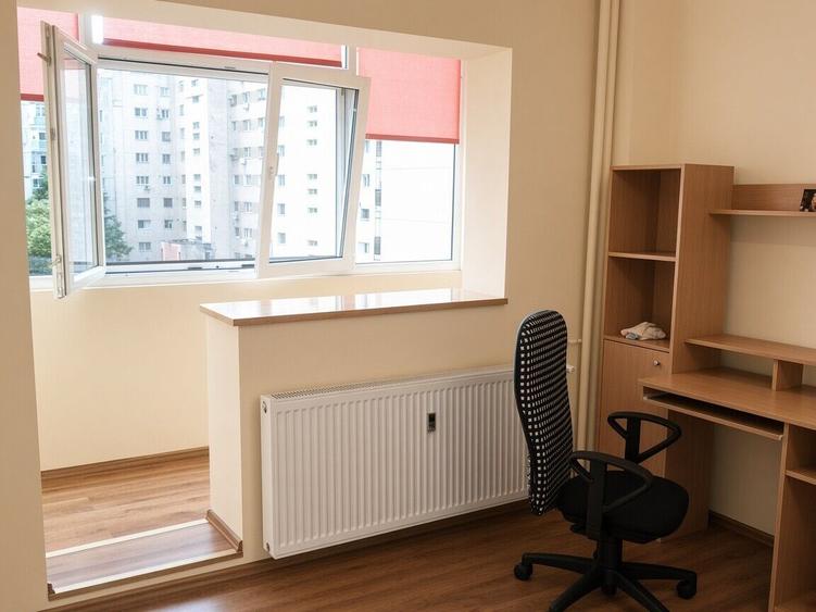 TITAN 2 camere decomandat etaj intermediar sector 3 Muncii Basarabia