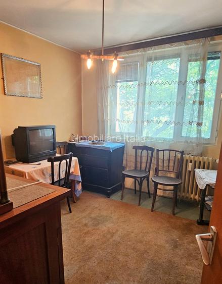 Apartament de 3 camere decomandat, etaj 2, str Codrii Neamțului - 7