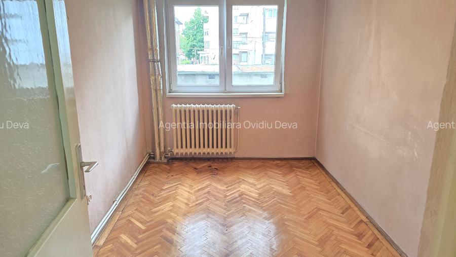 Vand apartament 2 camere decomandat in Deva, zona Gojdu, etaj 1, bloc de 4 etaje - 5