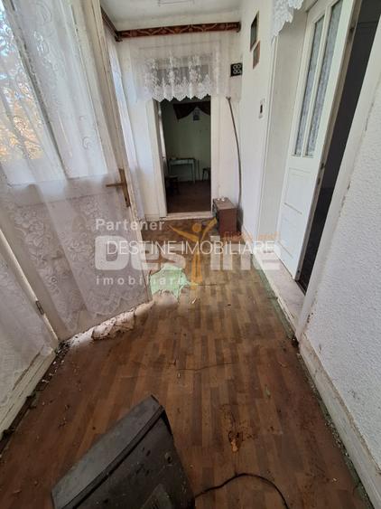 Casă bătrânească de vânzare – Comănești, cartier Straja  la  5 minute de oraș - 9