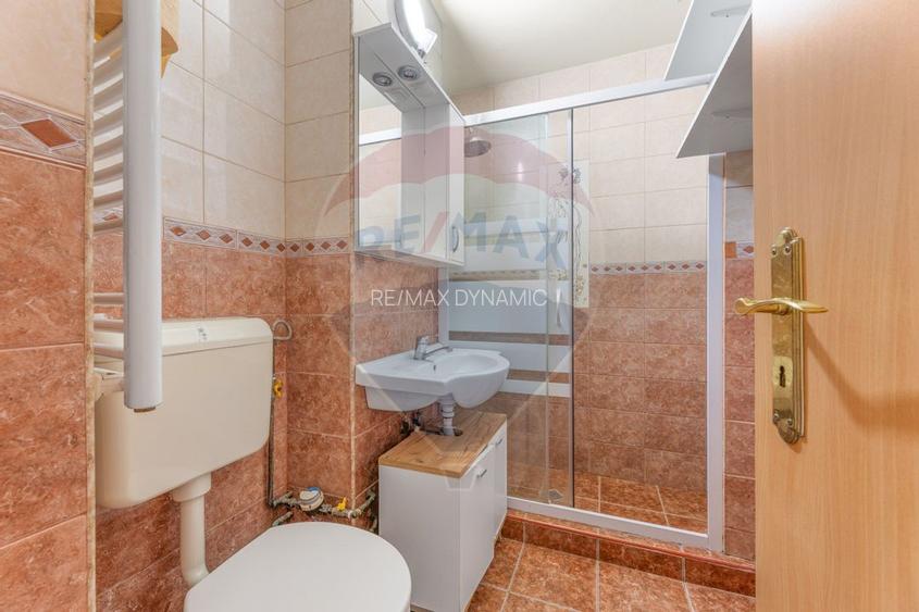 Apartament de vânzare cu 4 camere decomandat - Zona Intim - 12