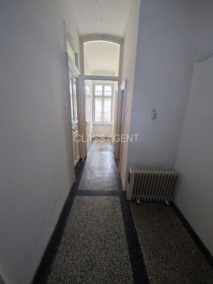 Vanzare 4 camere in vila Dacia - 2