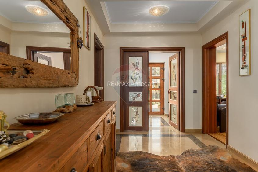 Vilă cu parc, piscină, jacuzzi și foișor, panouri fotovoltaice - 6