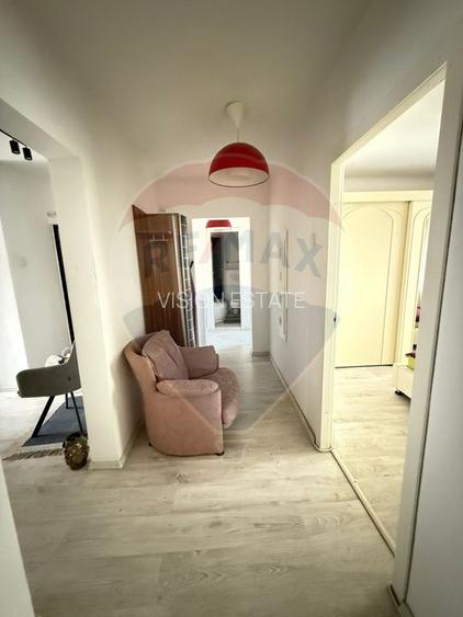 Apartament cu 4 camere de vânzare în zona 1 Mai - 9