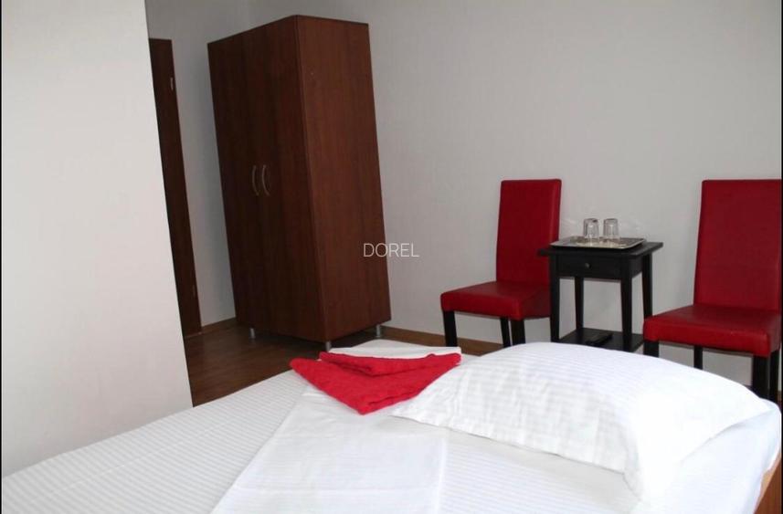 Proprietar vand casa  suprafata utila de 250mp parter etaj. Suprafata teren 272m - 6