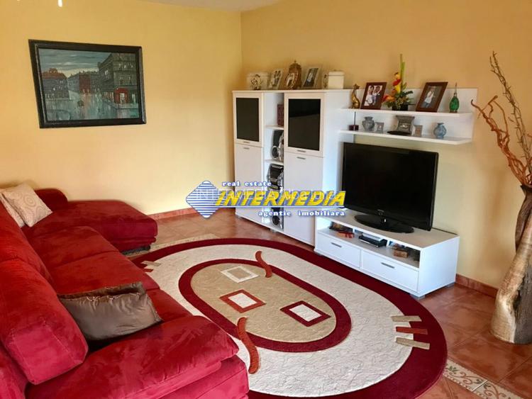 Casa de vanzare Alba Iulia CETATE cu 4 dormitoare si living finisata complet - 2