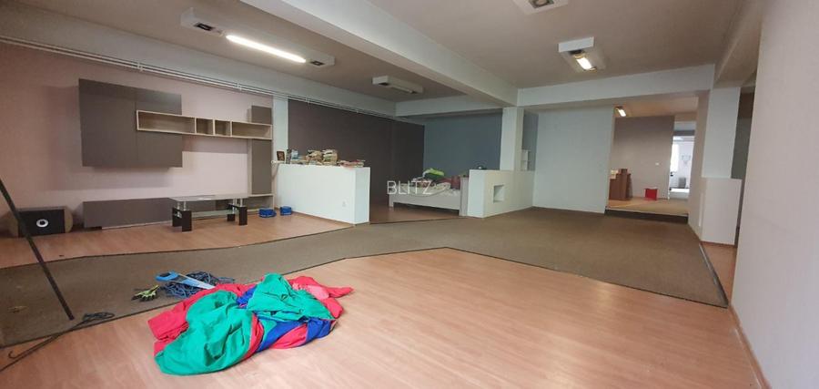 Spatiu comercial pe 2 nivele,spatii depozitare + parcari, in zona foarte buna! - 16
