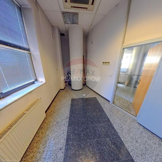 Spațiu 13 mp la etajul 1, str Piata Revolutiei - 3