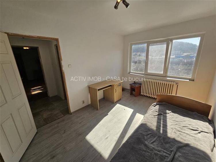 Resita, 2 Cam. Mobilat+Utilat, Micro 3 - 4