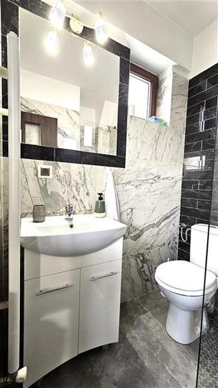 De inchiriat, apartament cu 3 camere localizat la 10 minute de centru - 15