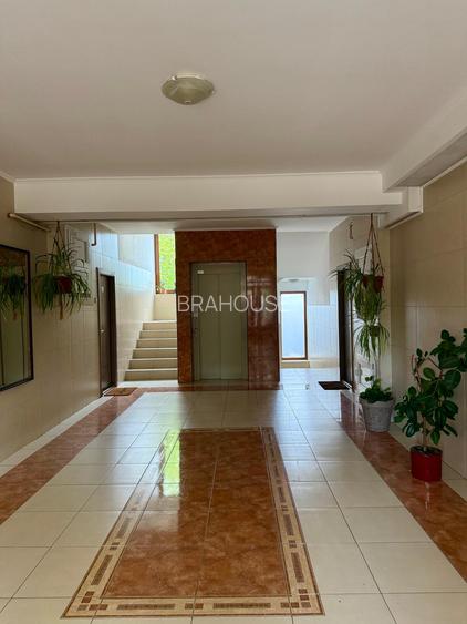 Apartament 3 camere de vanzare, Tractorul, parcare subterana - 10
