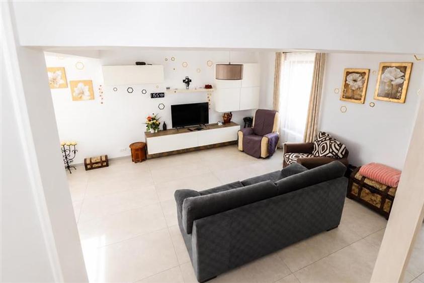 Casa familiala,3 dormitoare,incazire pardoseala,terasa,530 mp teren,Sanpetru, Br