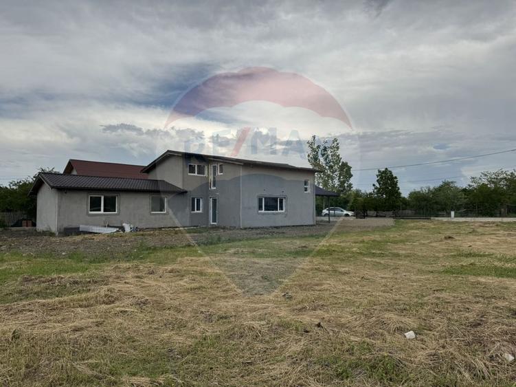 Casă / Vilă cu 6 camere de vânzare