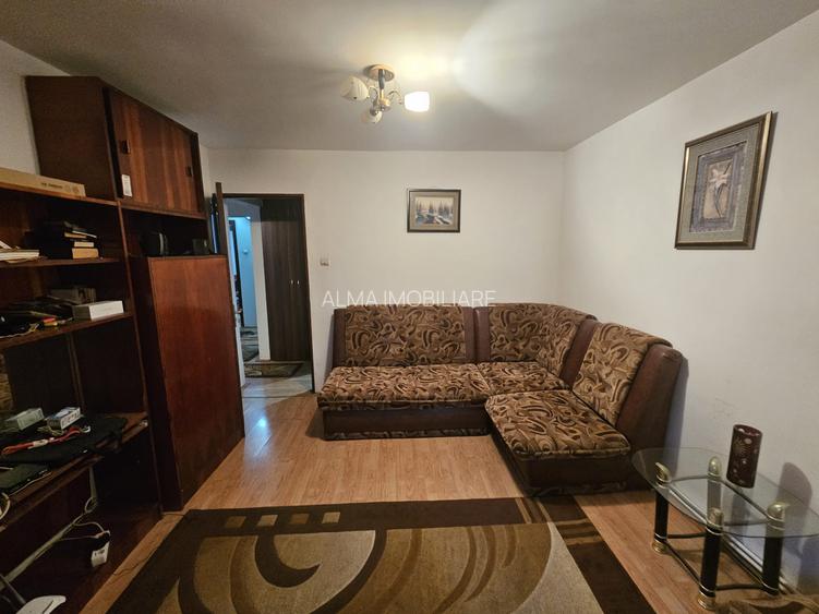 Apartament 3 camere, 2 balcoane, cartier Plopilor!