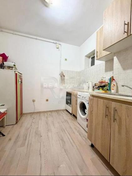 2 camere Vitan Mall, et. 9, an 2001 - 4