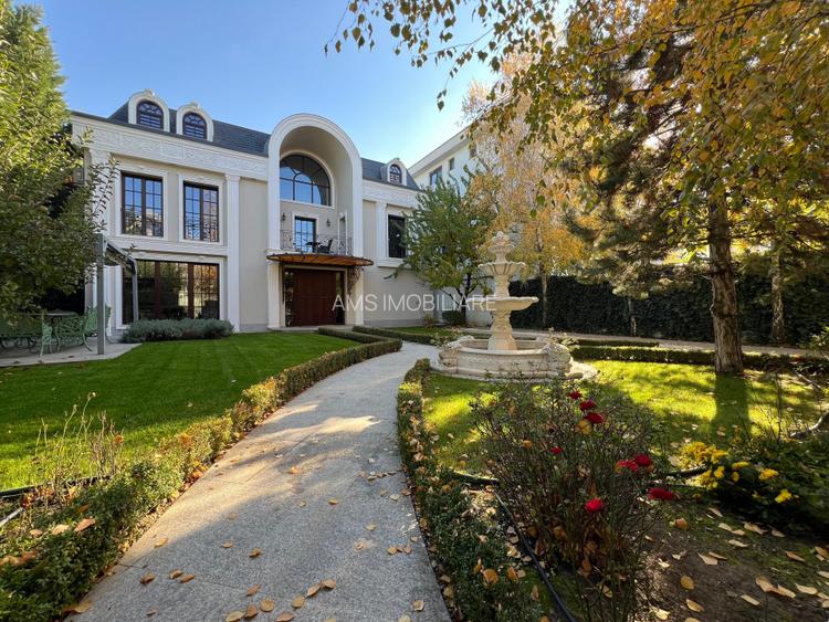 VILA DEOSEBITA / SPATII GENEROASE / CURTE PROPRIE - 53