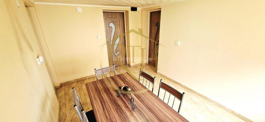 Vand casa recent renovata cu 900 mp curte si gradina in Carpinis - 8